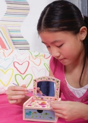 Fabrication et peinture d’une petite boîte à cosmétiques