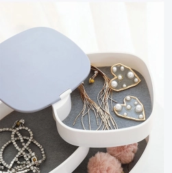 Többszintű fehér ékszerdoboz