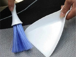 Mini spazzolina con paletta per tavolo, tastiera e auto