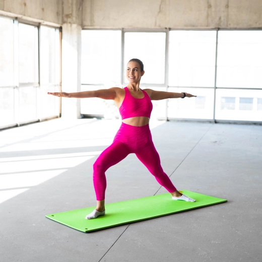 Pratici occhielli per appenderlo alla parete