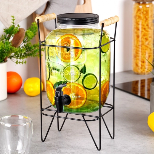 Velký objem 4,2 l pro oslavy i každodenní použití