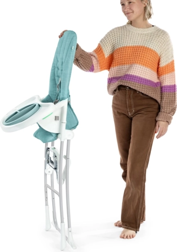 Flat fold and free-standing storage