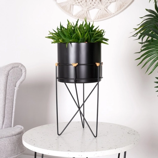 Elegantna mat crna izvedba