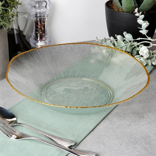 Forme large et peu profonde pour un service facile