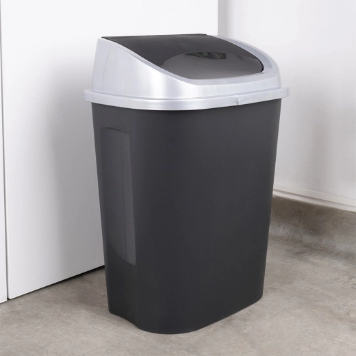 Coperchio basculante senza contatto per un uso pulito