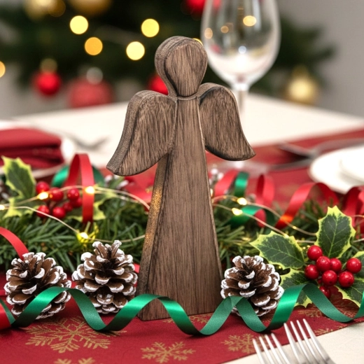 Ambiance de Noël sur la table ou la tablette de cheminée