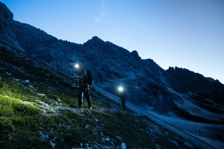 Powerful and versatile output up to 450 lm