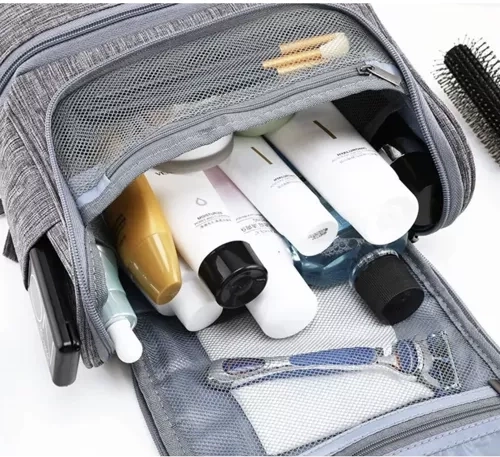 11 tasche e suddivisione chiara dello spazio interno