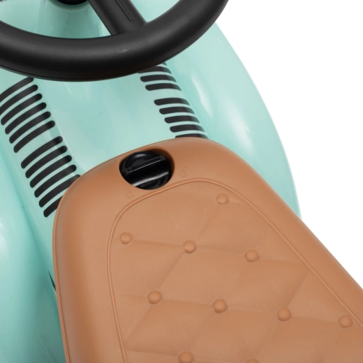 Ergonomic seat with storage space