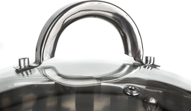 Glass lids with steam vents