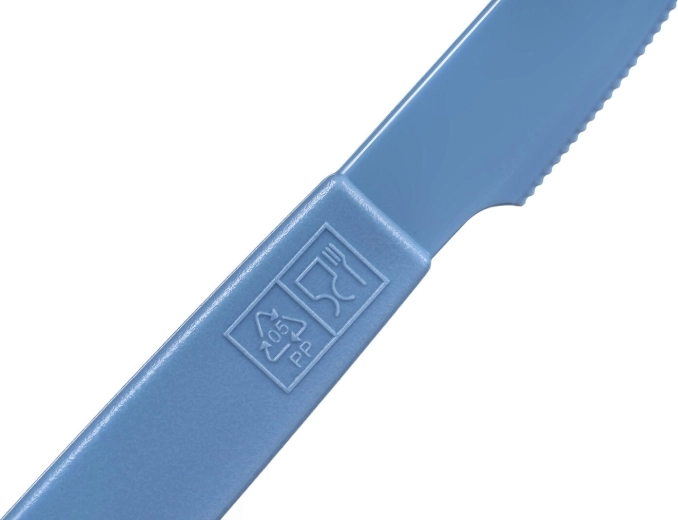 Serrated knife for easy cutting