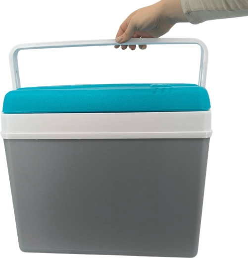 Sturdy handle and secure lid closure