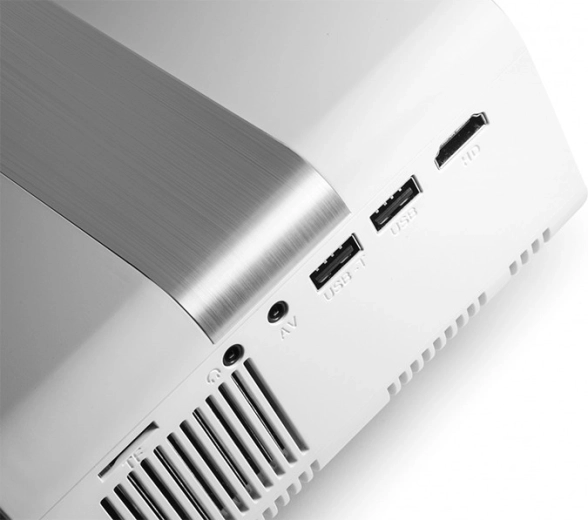 Snadné připojení přes HDMI a USB