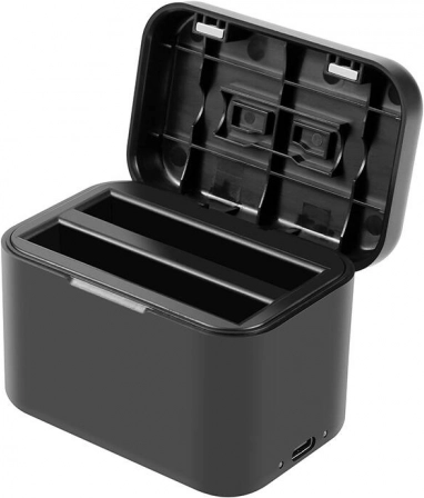 Charging Case for Batteries and Memory Cards for Insta360 X4 - Black