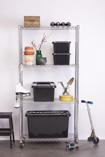 Ordine sullo scaffale e su ruote