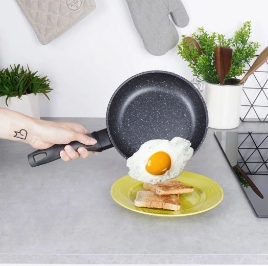 Superficie in granito antiaderente per una cucina più sana