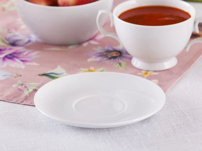 Elegant hvidt porcelæn med høj glans