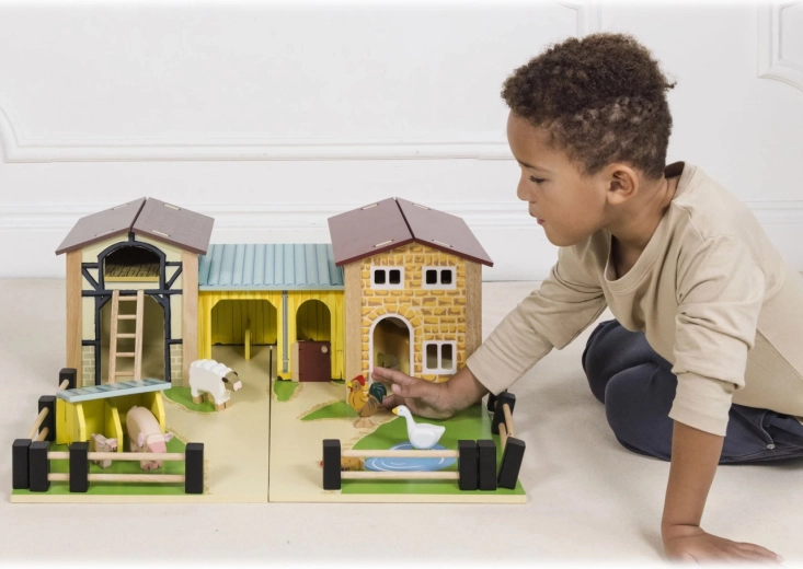 Encourages imagination and cooperative play