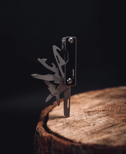 Compact dimensions, low weight