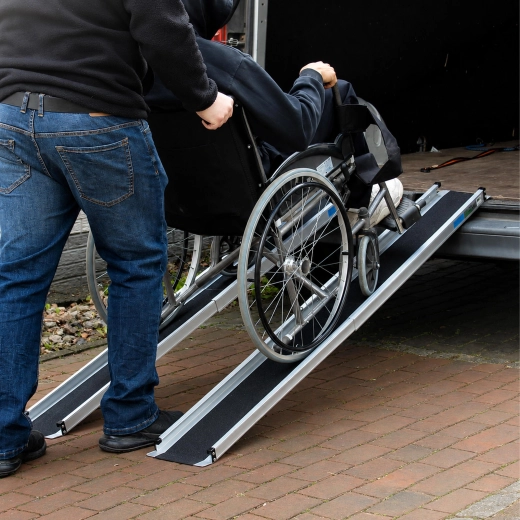 Senza barriere a porte, gradini e in auto