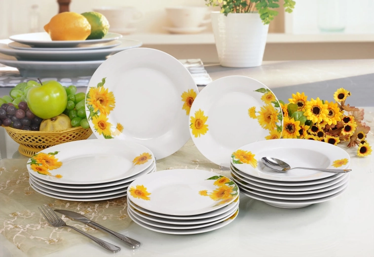 Durable porcelain with glossy glaze