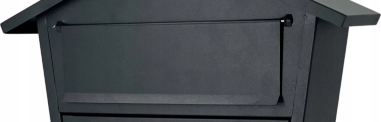 Fold-down flap protecting the mail slot