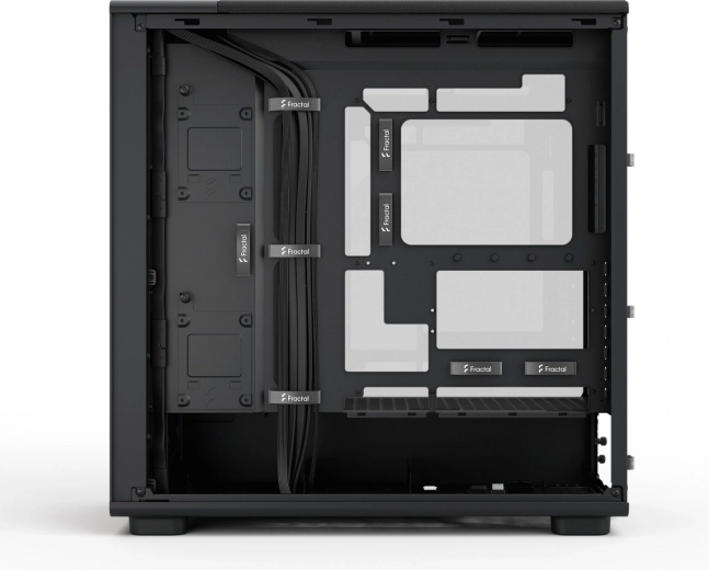 Clean cabling and spacious chassis