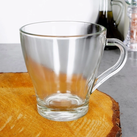 Praktičen ročaj in stabilno dno