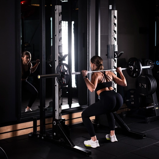 Compatible avec les barres olympiques de 50 mm