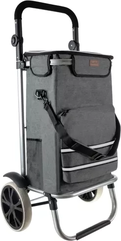 Large 40 L capacity and smart pockets