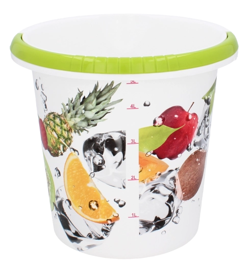 Wide opening for easy filling and pouring