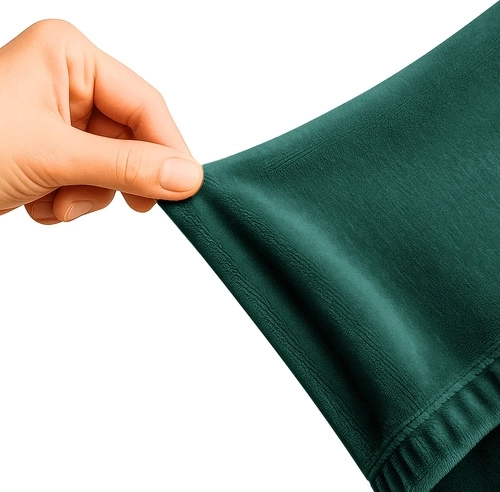 Elastischer Velours, der sich dem Sofa anpasst