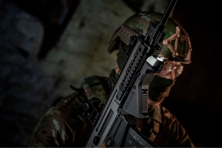 Output up to 1450 lm and 240 m throw