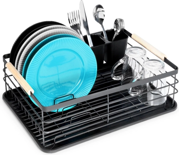 Organizzazione studiata per 10 piatti e bicchieri