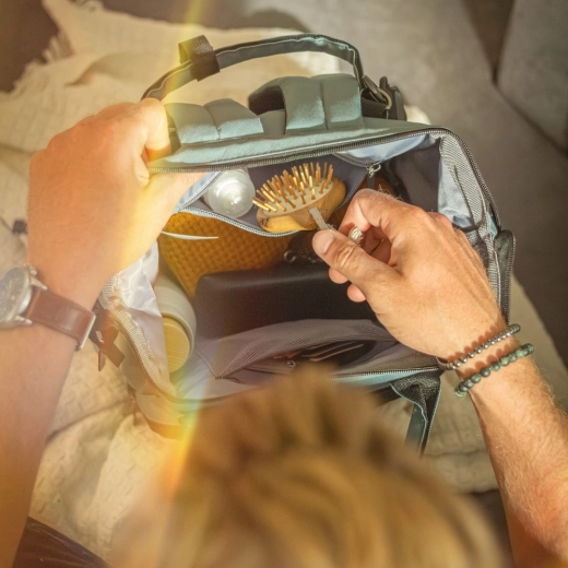 Smart organization with thermal pockets and a pocket for wet items