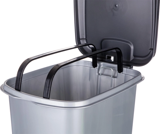 Easy bag replacement and maintenance