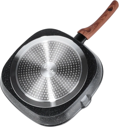 Compatible with all cooktops including induction