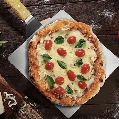 Flad rustfri overflade til nemt at løfte pizzaen