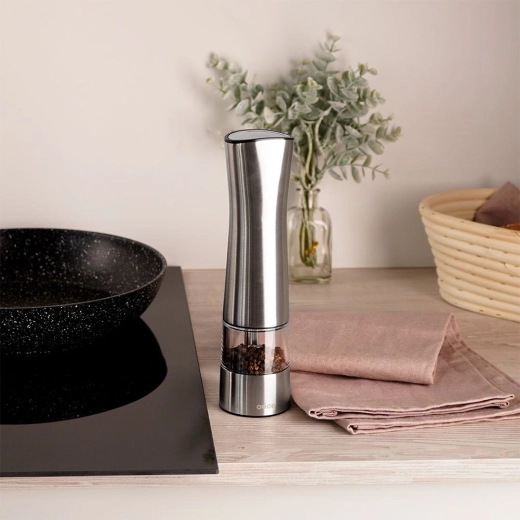 Elegant stainless design for a modern kitchen