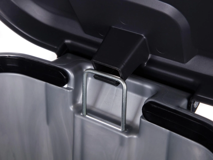 Removable inner liner for easy emptying