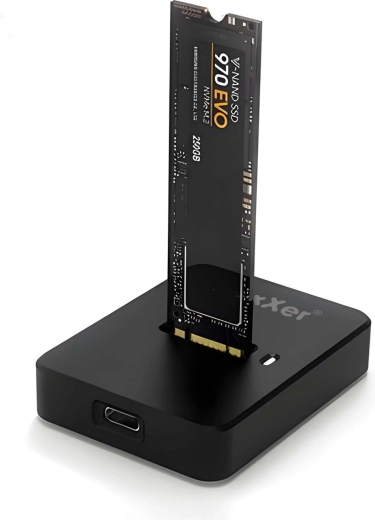 Docking station per SSD M.2 SATA e NVMe con USB-C
