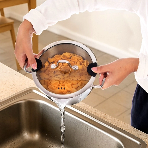Glass lid with pouring spout and silicone for safe straining