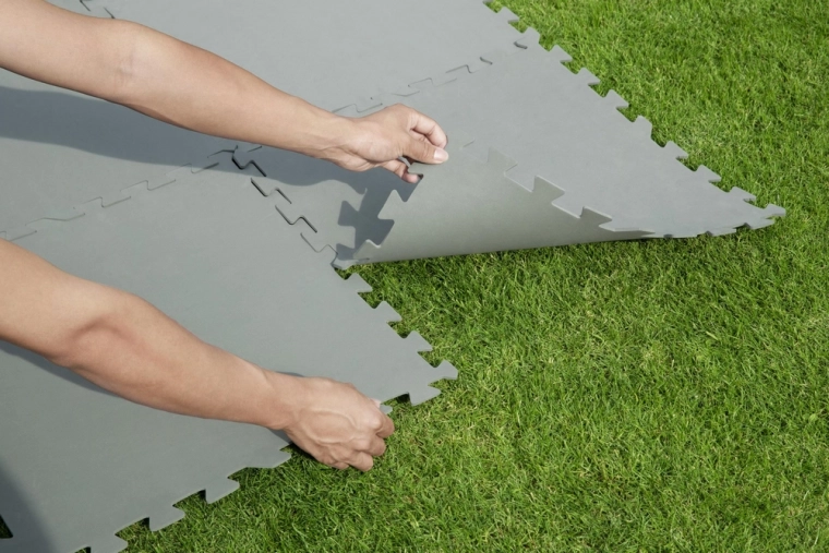 Quick puzzle-like assembly