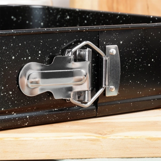 Izdržljiv i peče ujednačeno