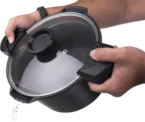 Wide handles and safe pouring