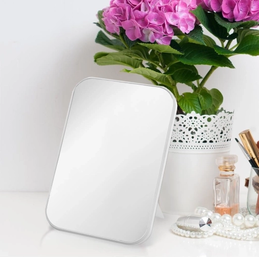 Riflesso chiaro per un trucco preciso