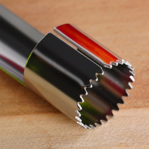 Sharp serrated edge for a clean cut