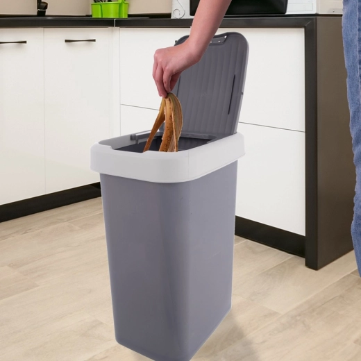 Nihajni pokrov z dvosmernim odpiranjem