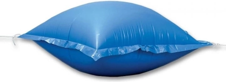 Inflatable pillow under a pool cover tarp