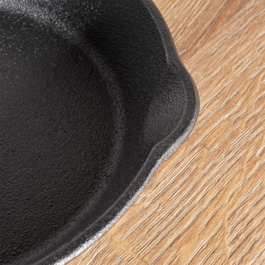 Zwei Ausgießer für einfaches Servieren